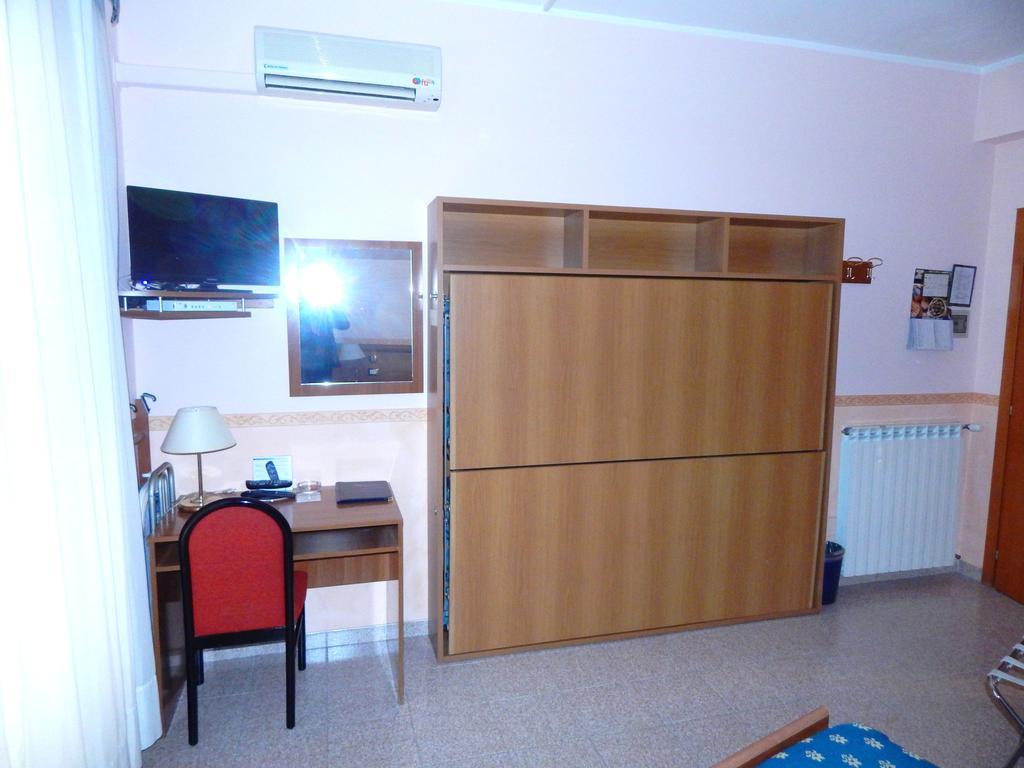 Hotel Torre Antica Loano Quarto foto